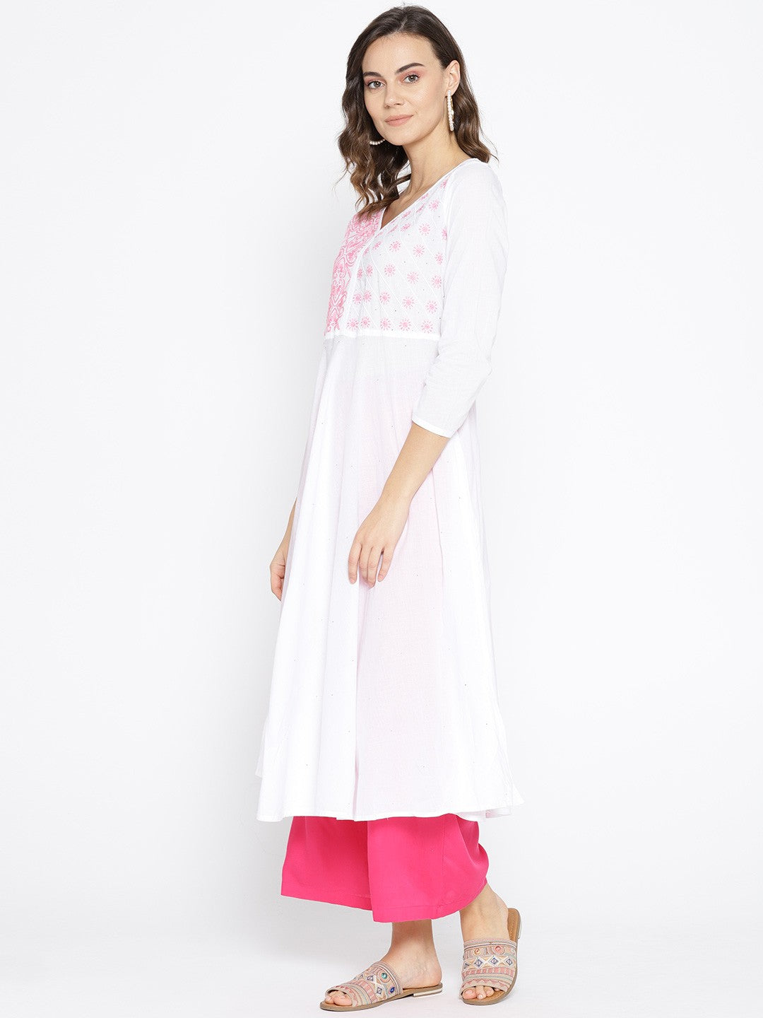 Ada Hand Embroidered White Cotton Lucknowi Chikankari Straight Kurta With Muqaish Work A100055