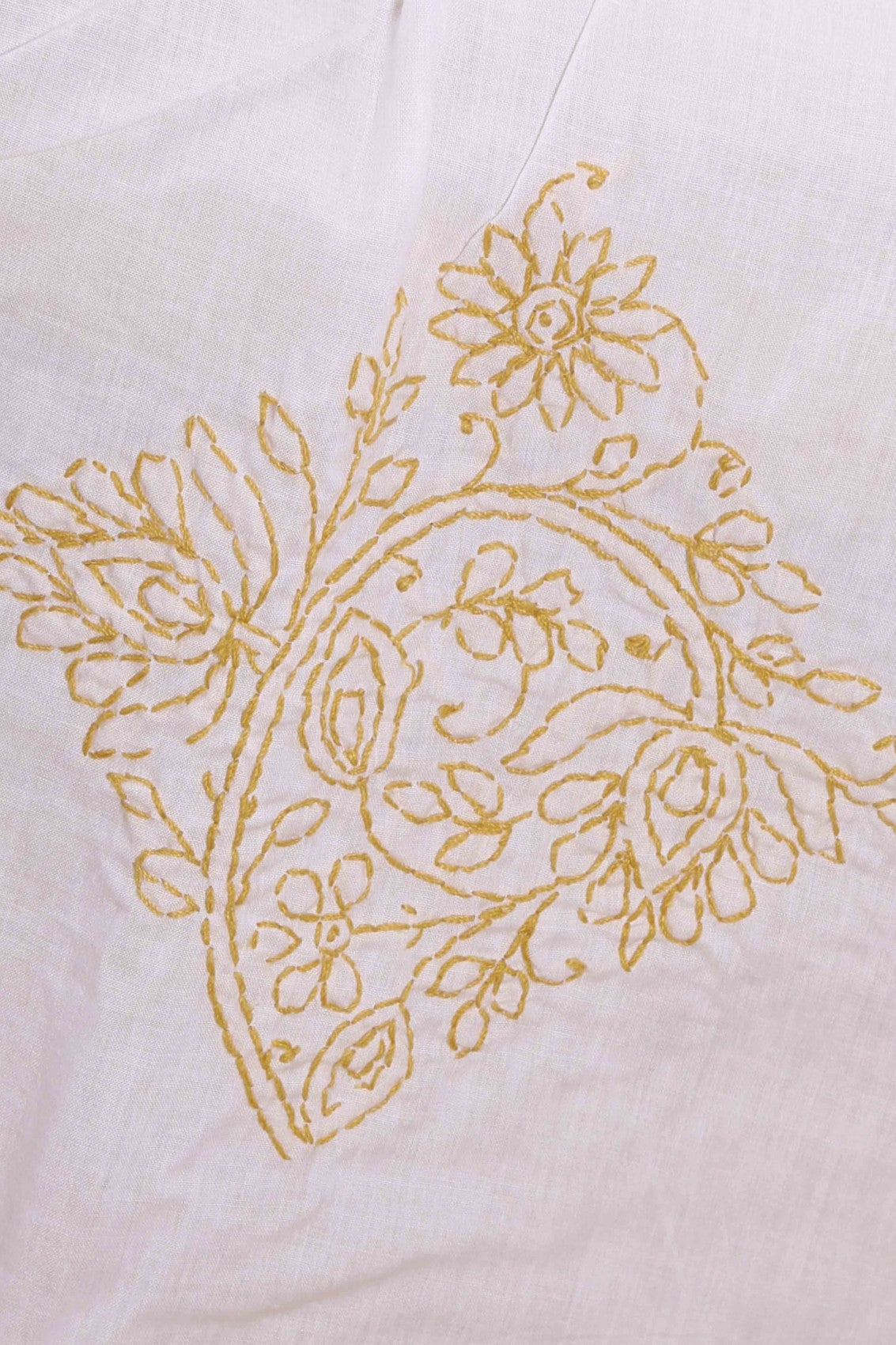 Ada Hand Embroidered White Cotton Lucknowi Chikankari Bed Sheet With Pillow Cover Set 01A019057
