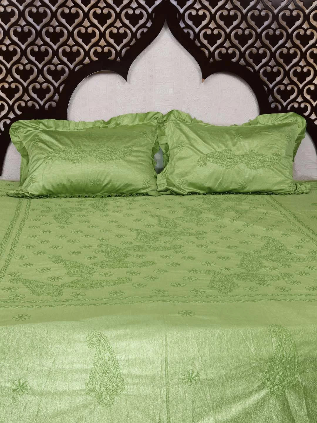 Ada Hand Embroidered Green Silk Lucknowi Chikankari Bed Sheet With Pillow and Cuhsion Cover Set 01A366302
