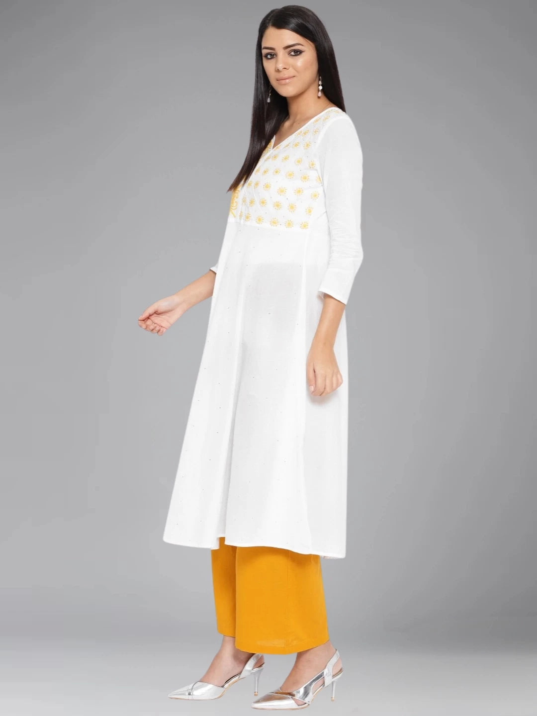 Ada Hand Embroidered White Cotton Lucknowi Chikankari A-line Kurta With Muqaish Work A100054