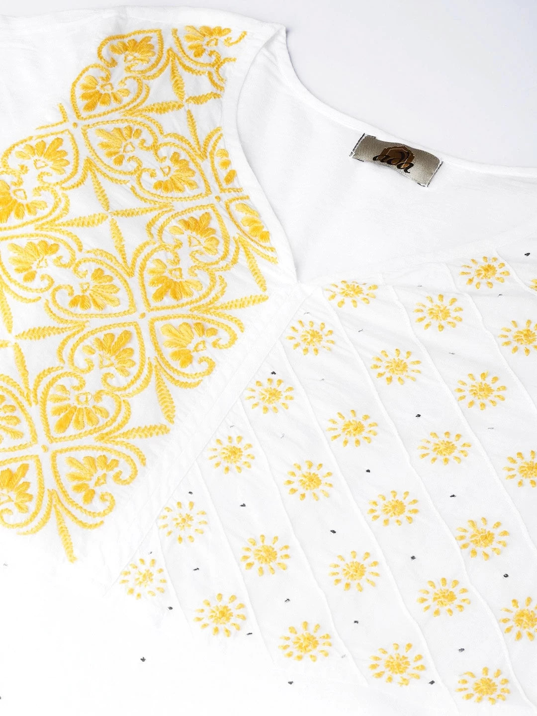 Ada Hand Embroidered White Cotton Lucknowi Chikankari A-line Kurta With Muqaish Work A100054