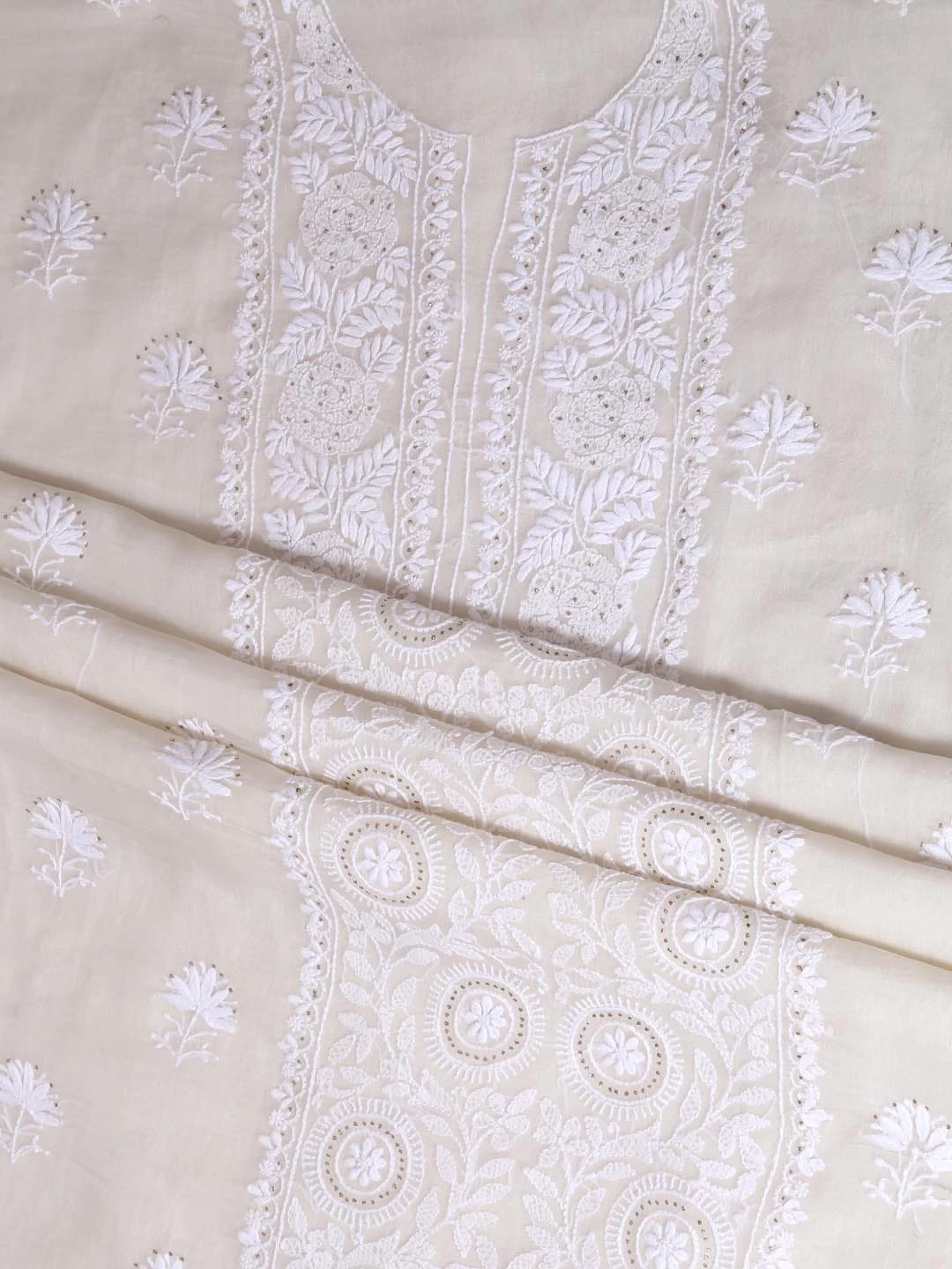Ada Hand Embroidered White Organza Lucknowi Chikankari Semi-stitched Kurta Dupatta Set With Muqaish Work 01A393587