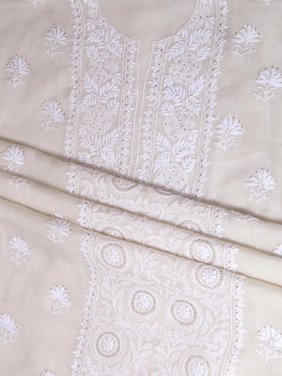 Ada Hand Embroidered White Organza Lucknowi Chikankari Semi-stitched Kurta Dupatta Set With Muqaish Work 01A393587