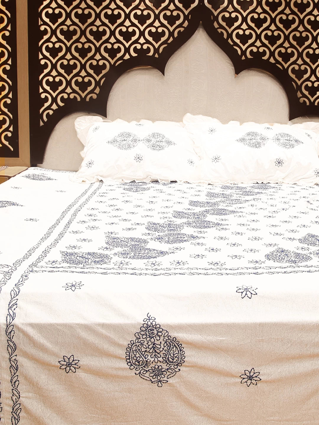 Ada Hand Embroidered White Silk Lucknowi Chikankari Bed Sheet With Pillow /Cushion Cover Set 01A442695