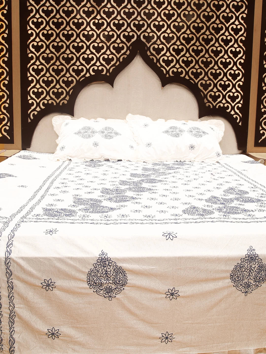 Ada Hand Embroidered White Silk Lucknowi Chikankari Bed Sheet With Pillow /Cushion Cover Set 01A442695