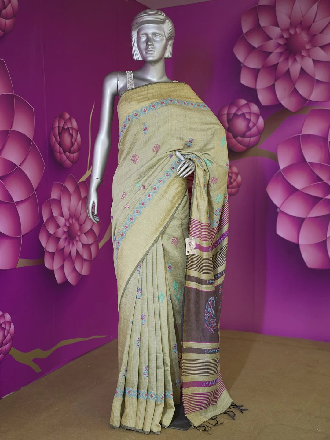 Ada Hand Embroidered Ghicha Silk Green Lucknowi Chikankari Saree With Blouse 01A425909