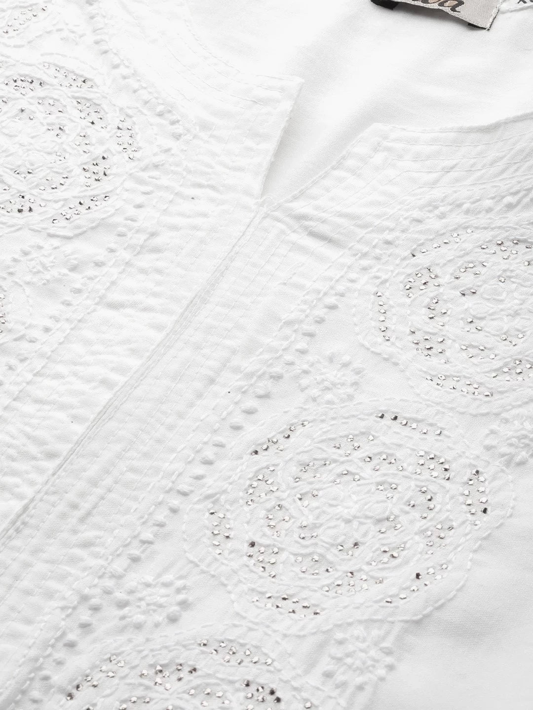 Ada Hand Embroidered White Muslin Lucknowi Chikankari straight Kurta With Muqaish Work A100420