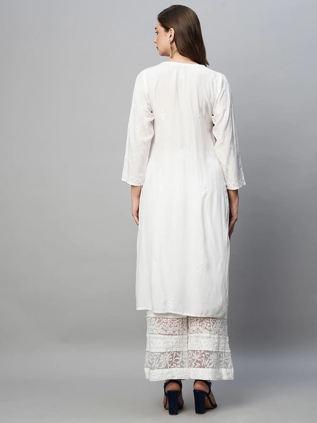 Ada Hand Embroidered White Muslin Lucknowi Chikankari straight Kurta With Muqaish Work A100420