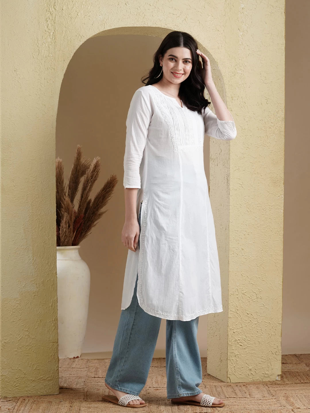 Ada Hand Embroidered White Cotton Lucknowi Chikankari Straight Kurta A100140
