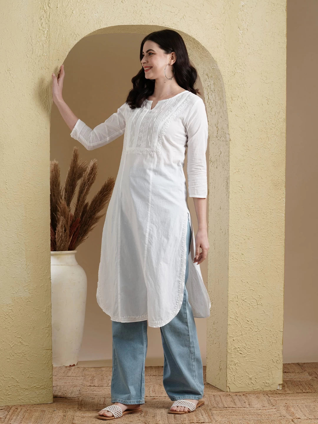 Ada Hand Embroidered White Cotton Lucknowi Chikankari Straight Kurta A100140