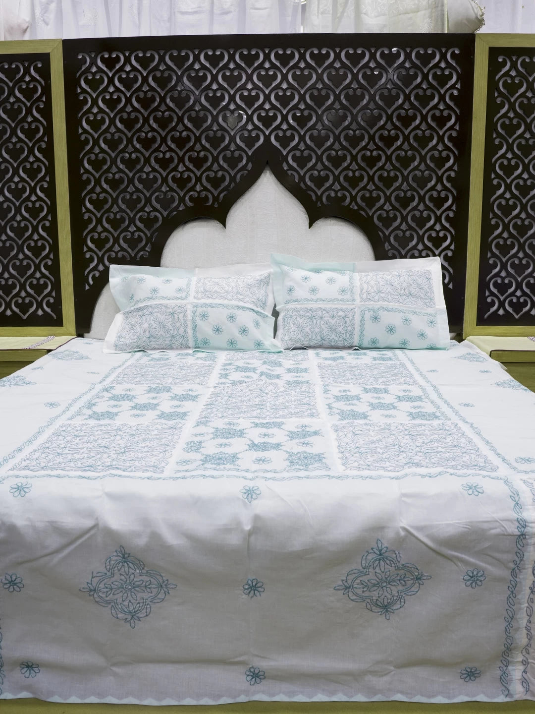 Ada Hand Embroidered White And Sea Green Lucknowi Chikankari Bed Sheet With Pillow Cover Set 01A483963