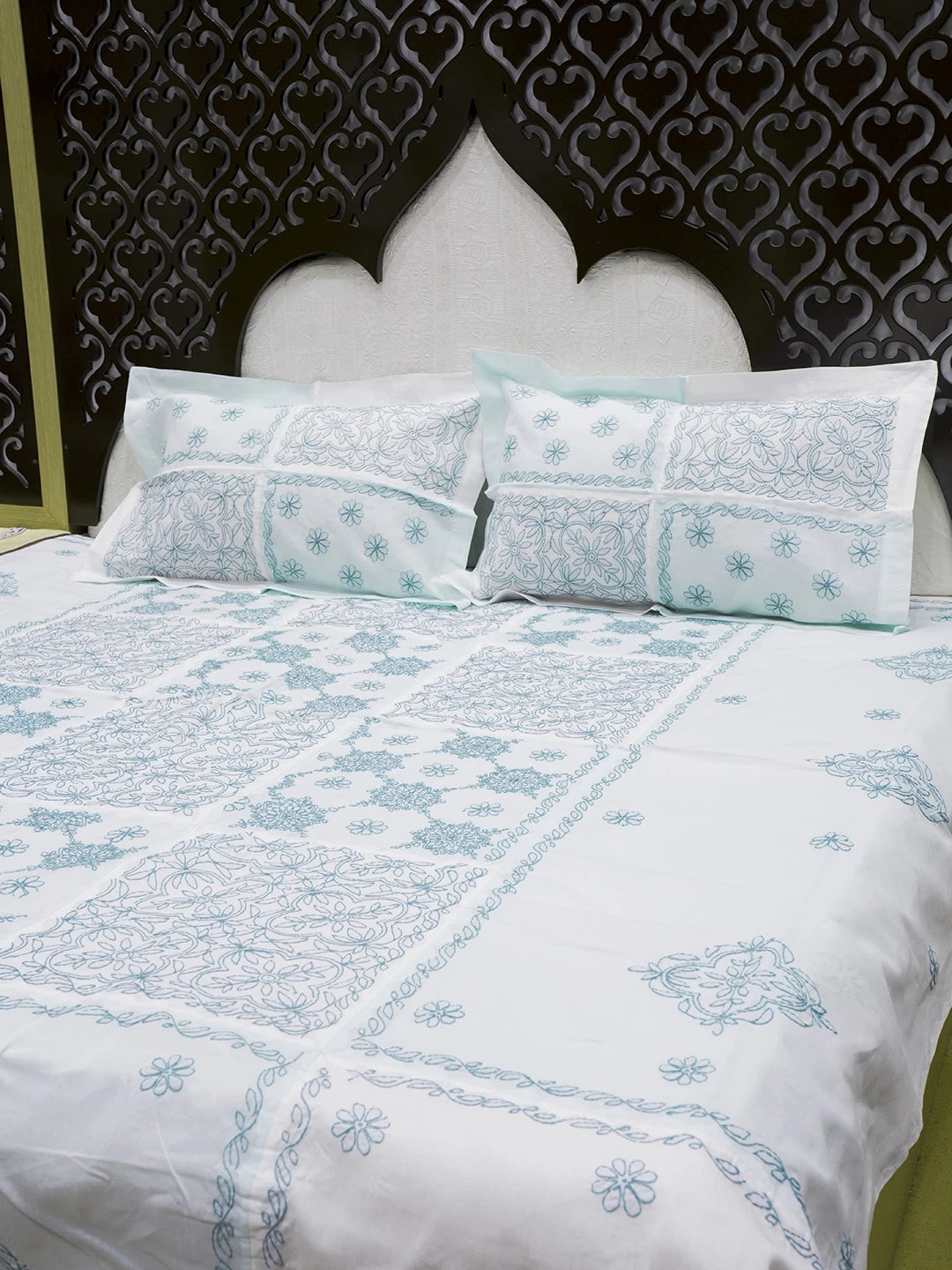 Ada Hand Embroidered White And Sea Green Lucknowi Chikankari Bed Sheet With Pillow Cover Set 01A483963