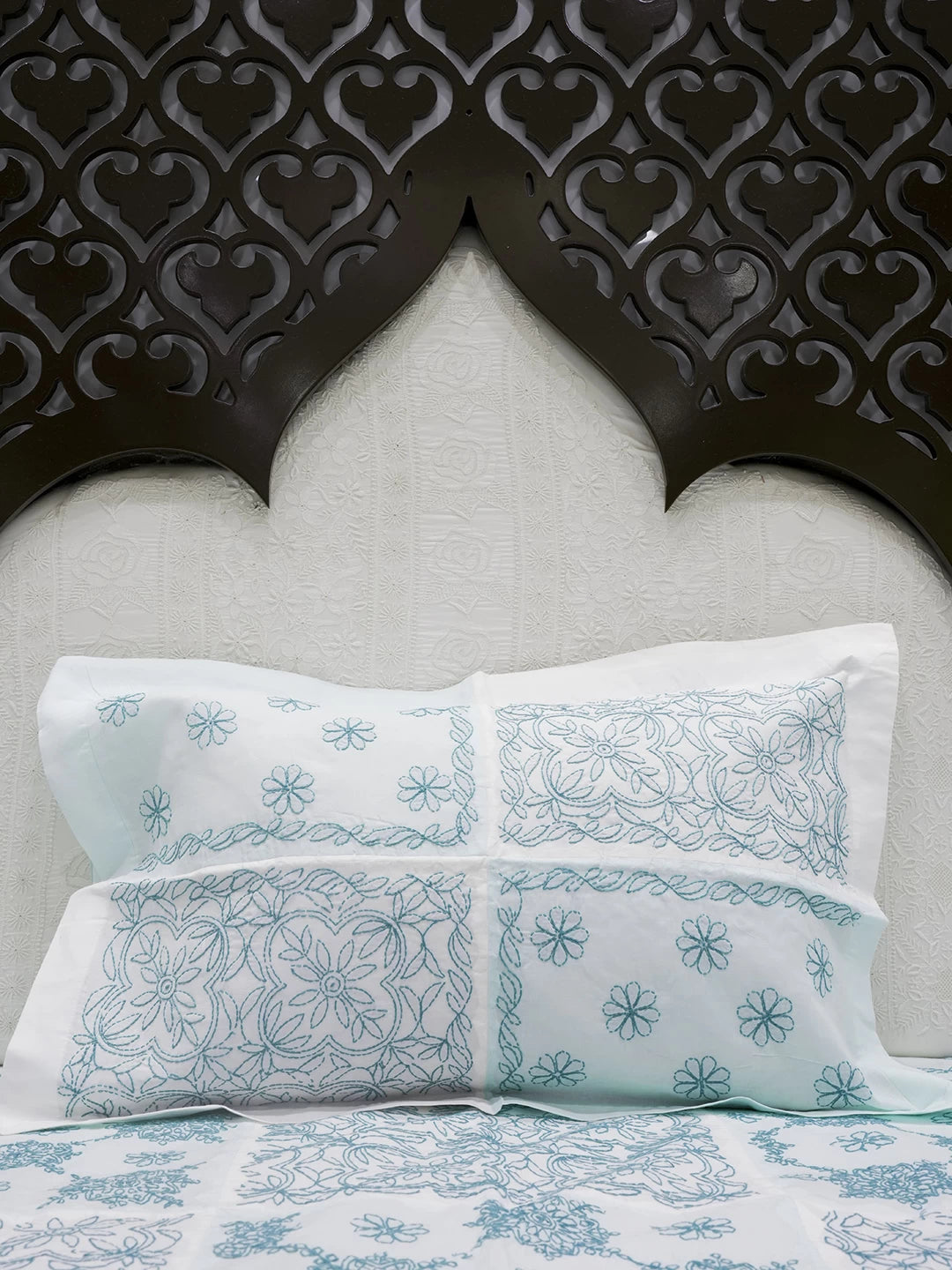 Ada Hand Embroidered White And Sea Green Lucknowi Chikankari Bed Sheet With Pillow Cover Set 01A483963