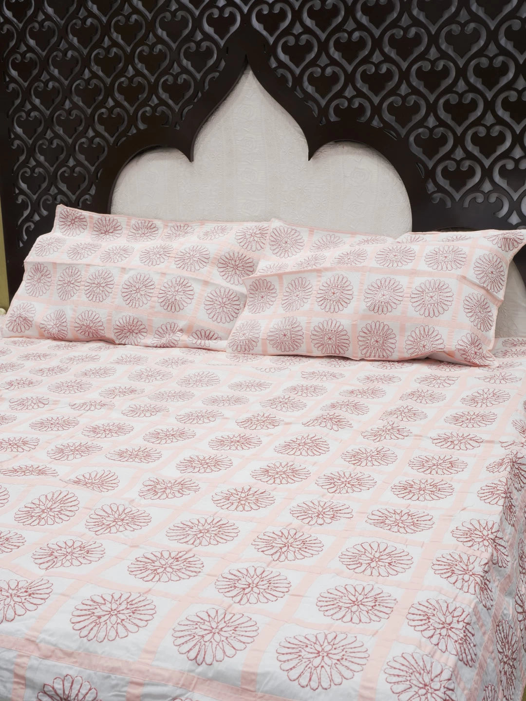 Ada Hand Embroidered White And Peach Cotton Lucknowi Chikankari Bed Sheet With Pillow Cover Set 01A484049
