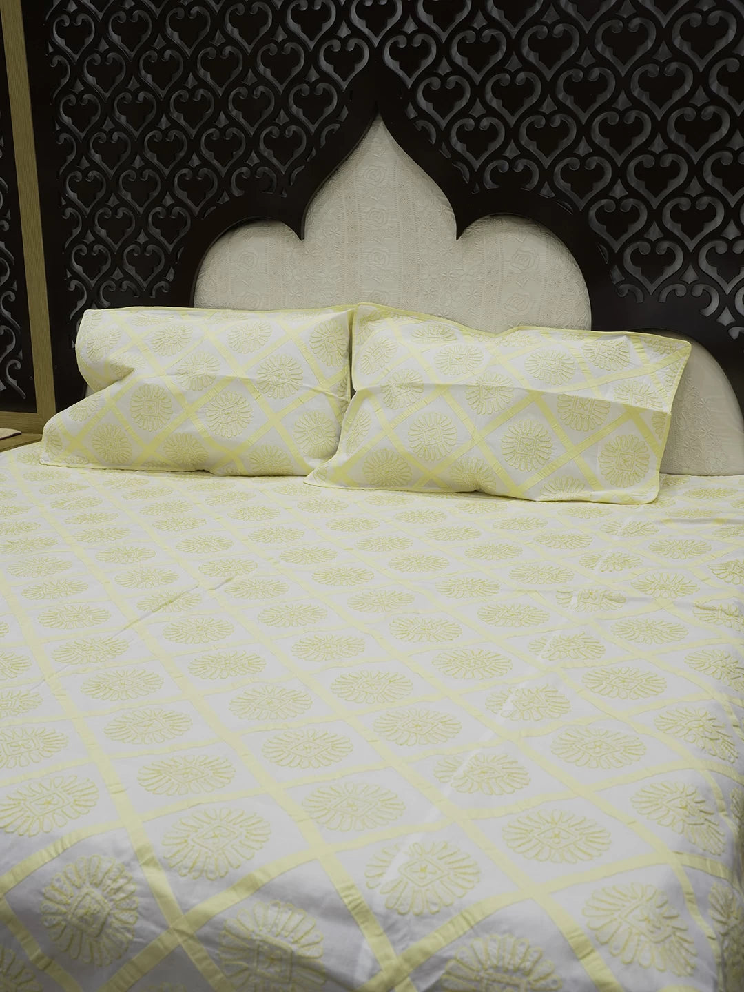Ada Hand Embroidered White Cotton Lucknowi Chikankari Bed Sheet With Pillow Cover Set 01A121756