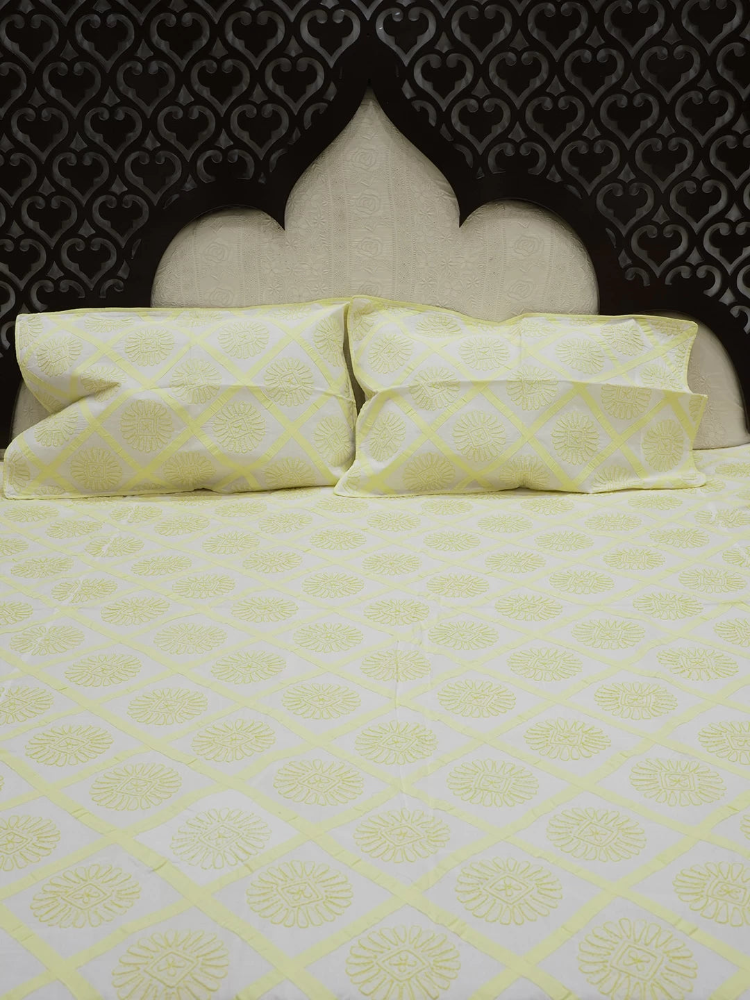 Ada Hand Embroidered White Cotton Lucknowi Chikankari Bed Sheet With Pillow Cover Set 01A121756