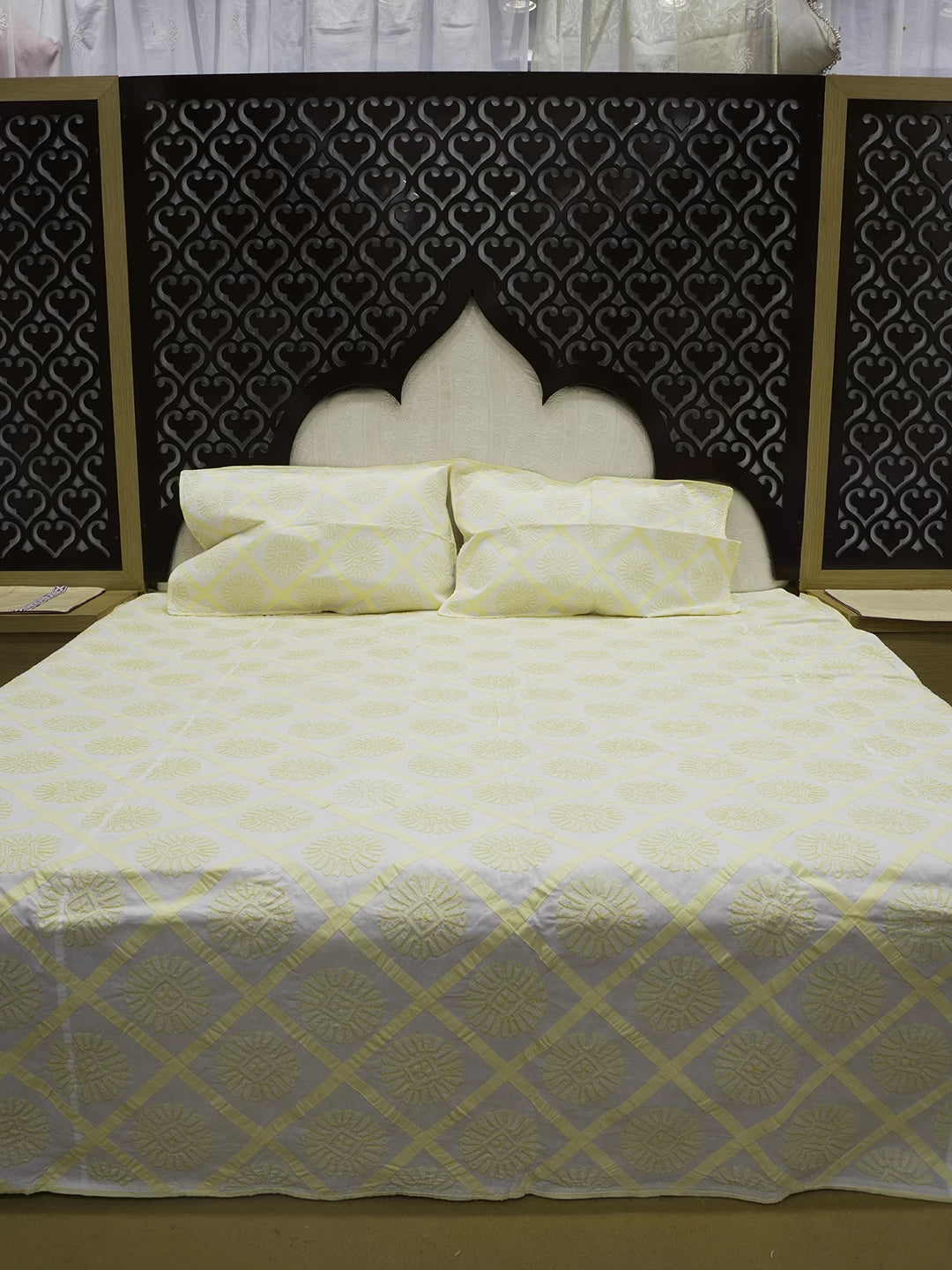 Ada Hand Embroidered White Cotton Lucknowi Chikankari Bed Sheet With Pillow Cover Set 01A121756
