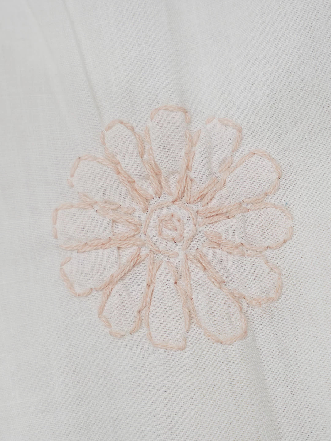 Ada Hand Embroidered White And Pink Cotton Lucknowi Chikankari Bed Sheet With Pillow Cover Set 01A442690