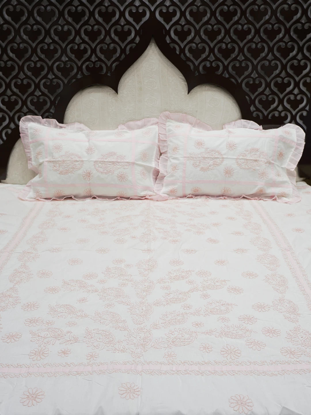 Ada Hand Embroidered White And Pink Cotton Lucknowi Chikankari Bed Sheet With Pillow Cover Set 01A442690