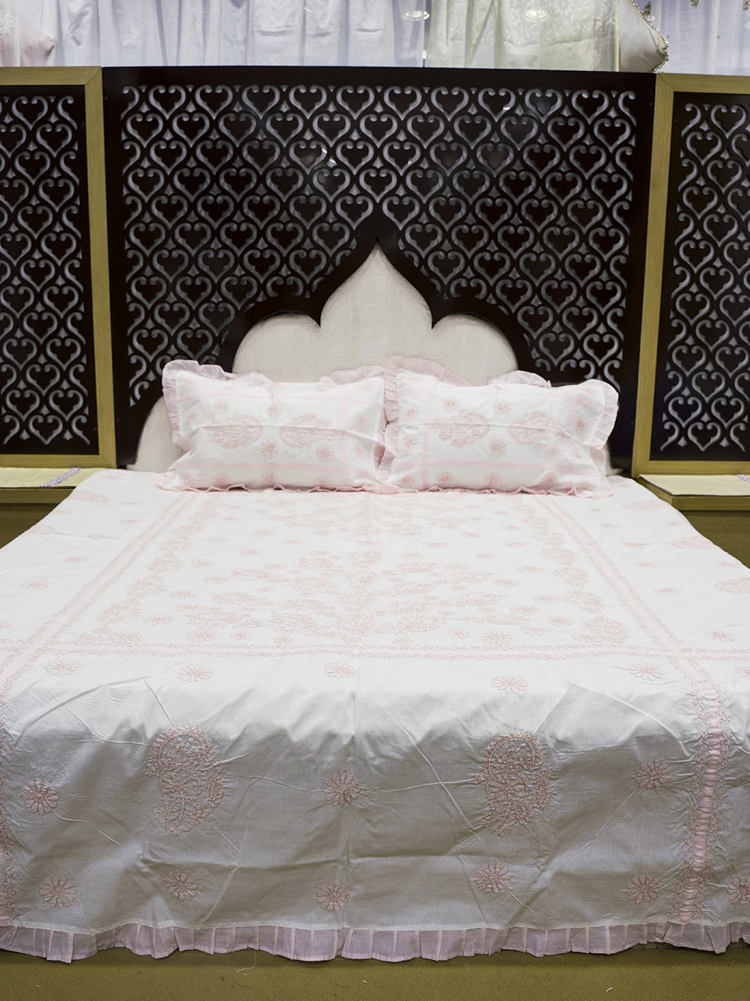 Ada Hand Embroidered White And Pink Cotton Lucknowi Chikankari Bed Sheet With Pillow Cover Set 01A442690