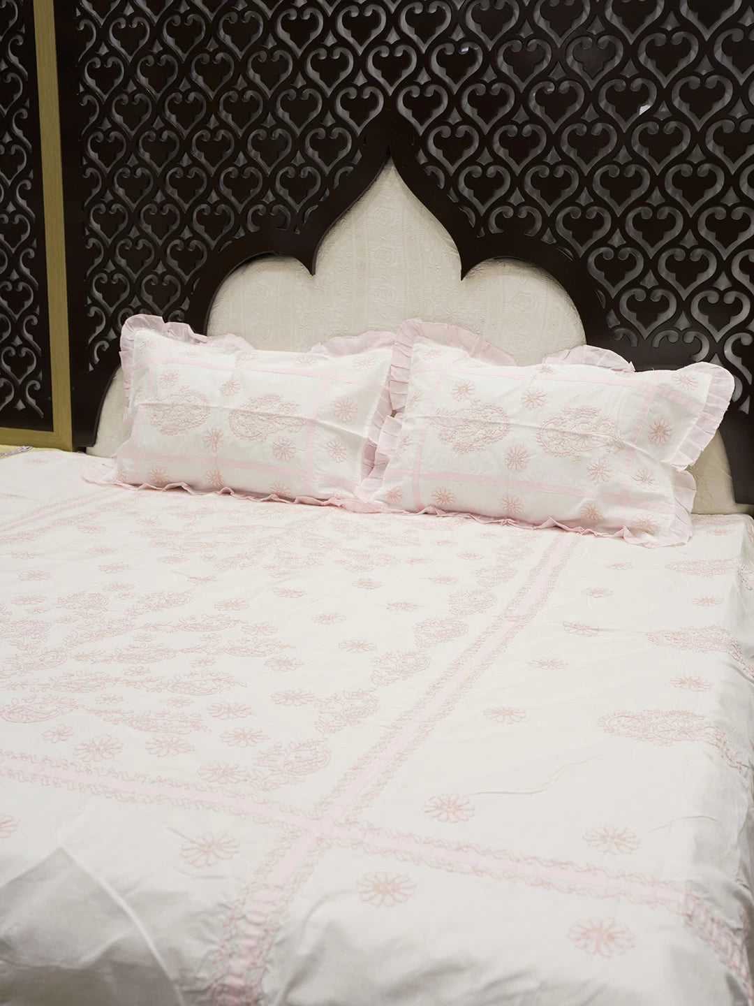 Ada Hand Embroidered White And Pink Cotton Lucknowi Chikankari Bed Sheet With Pillow Cover Set 01A442690