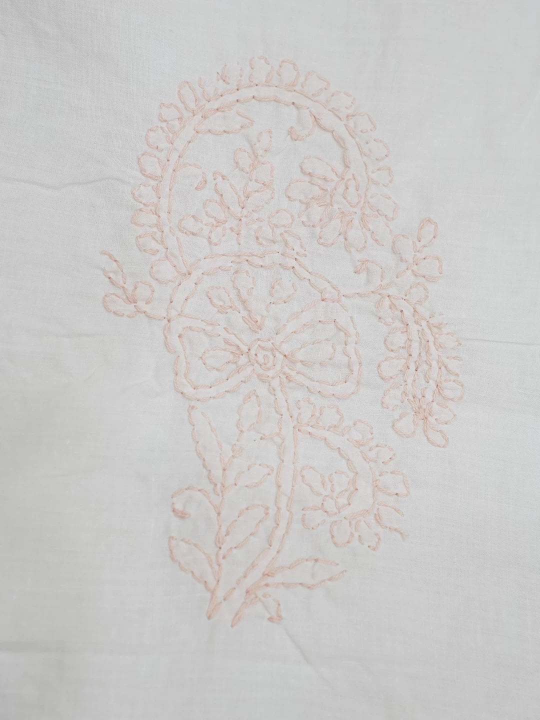 Ada Hand Embroidered White And Pink Cotton Lucknowi Chikankari Bed Sheet With Pillow Cover Set 01A442690