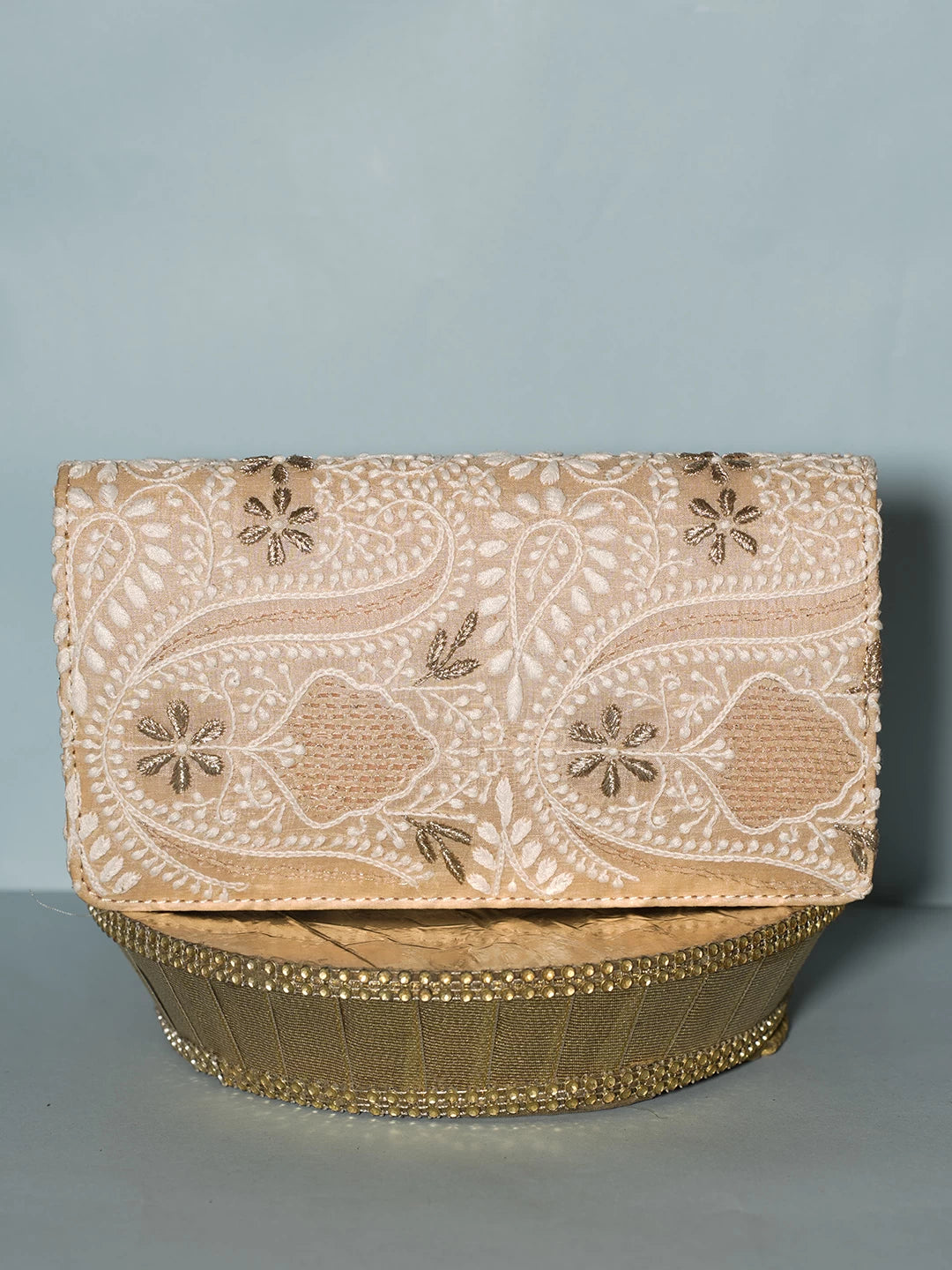 Ada Hand Embroidered Cream Silk Lucknowi Chikankari Clutch With Zari Work 01A518499