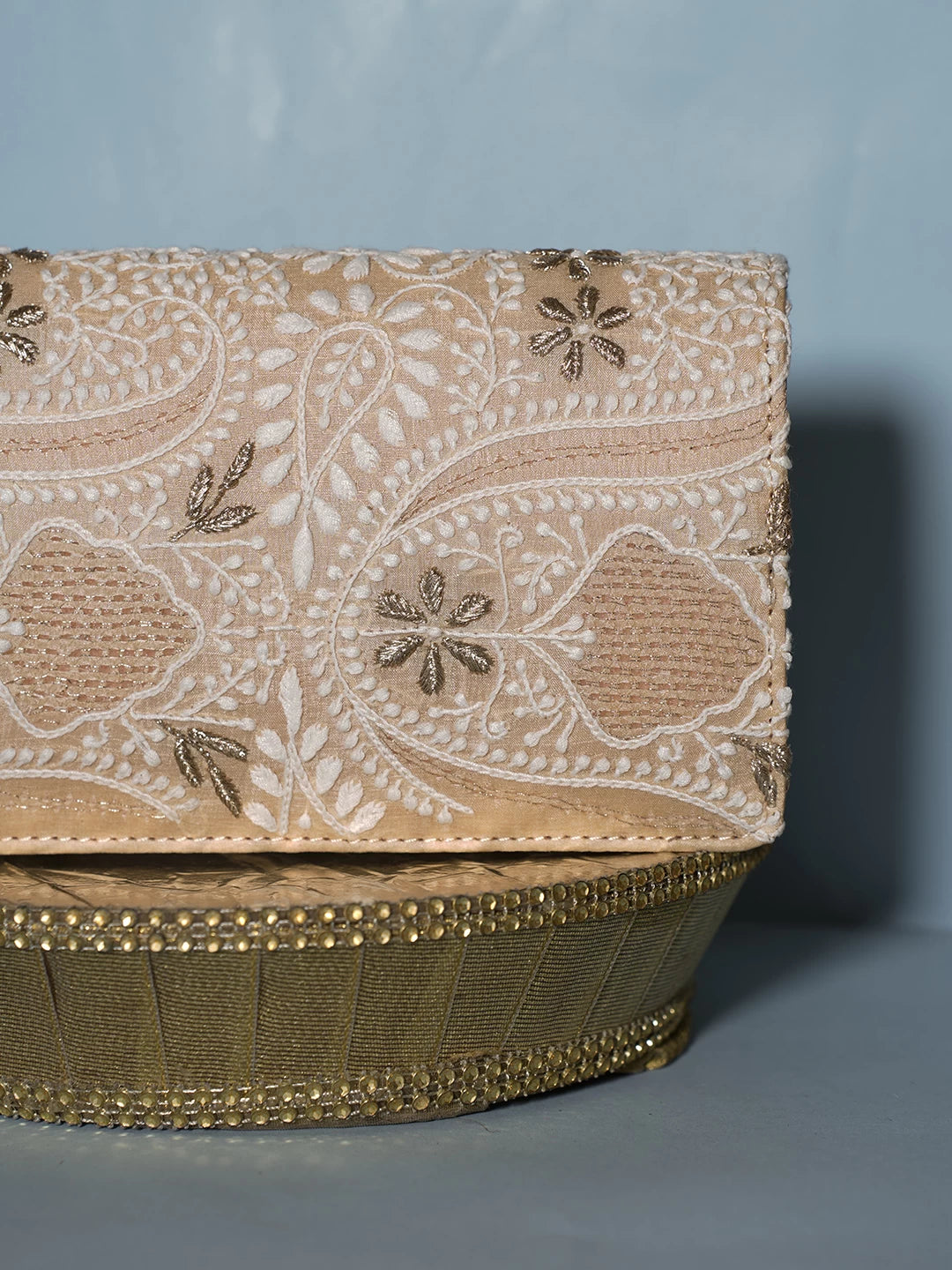 Ada Hand Embroidered Cream Silk Lucknowi Chikankari Clutch With Zari Work 01A518499