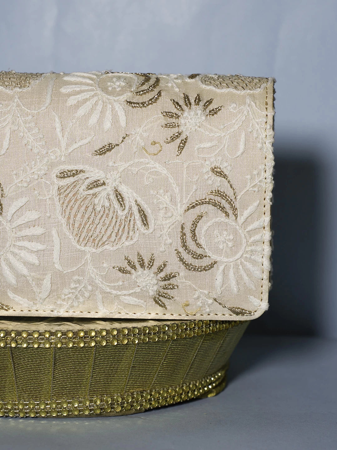 Ada Hand Embroidered Cream Silk Lucknowi Chikankari Clutch With Zari Work 01A518506
