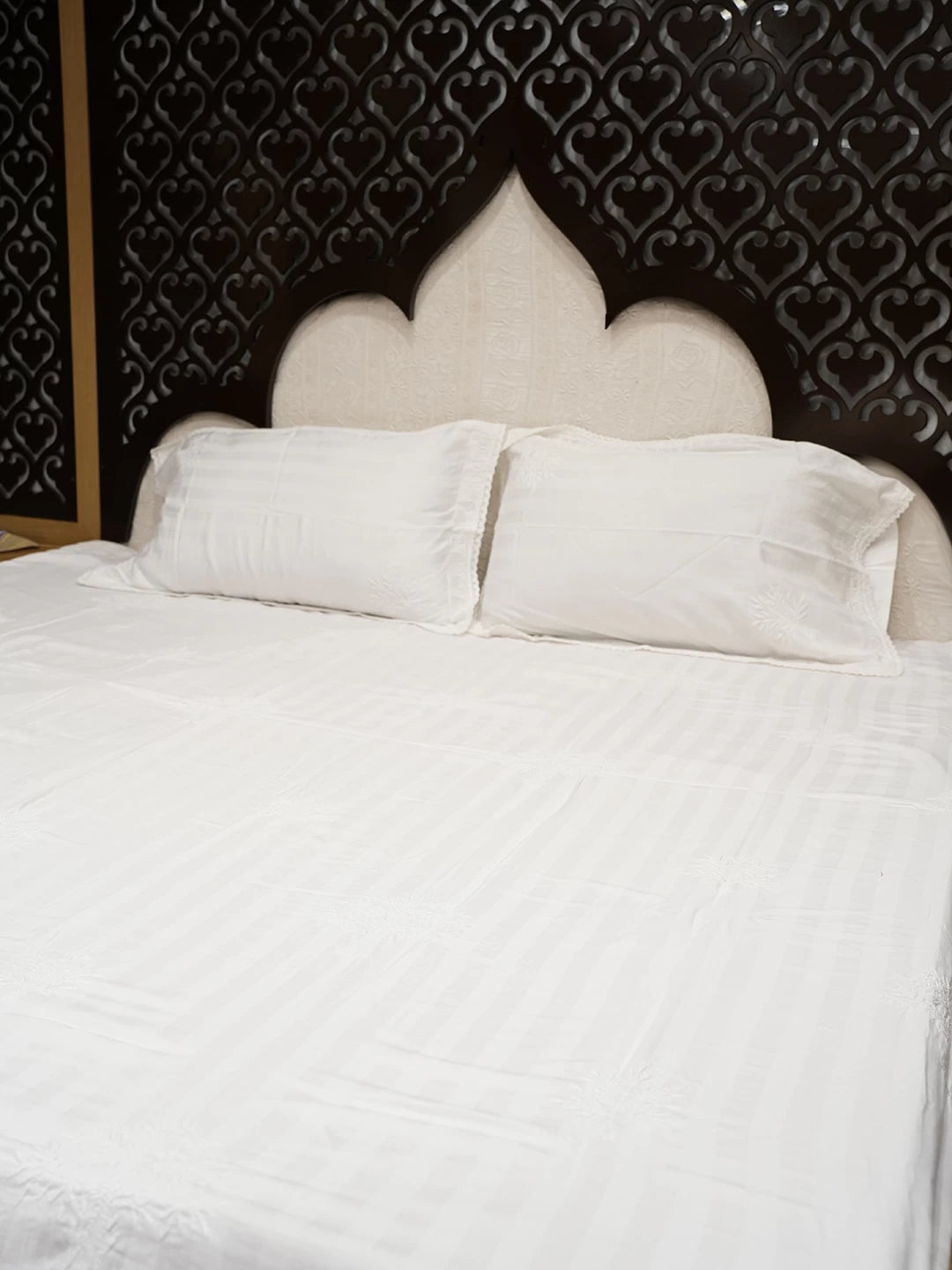 Ada Hand Embroidered White Cotton Lucknowi Chikankari Bed Sheet With Pillow And Cushion Cover Set 01A173528