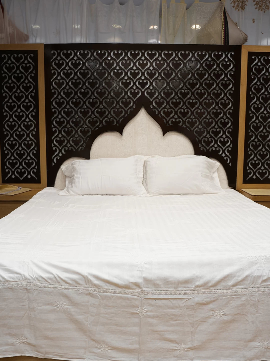 Ada Hand Embroidered White Cotton Lucknowi Chikankari Bed Sheet With Pillow And Cushion Cover Set 01A173528