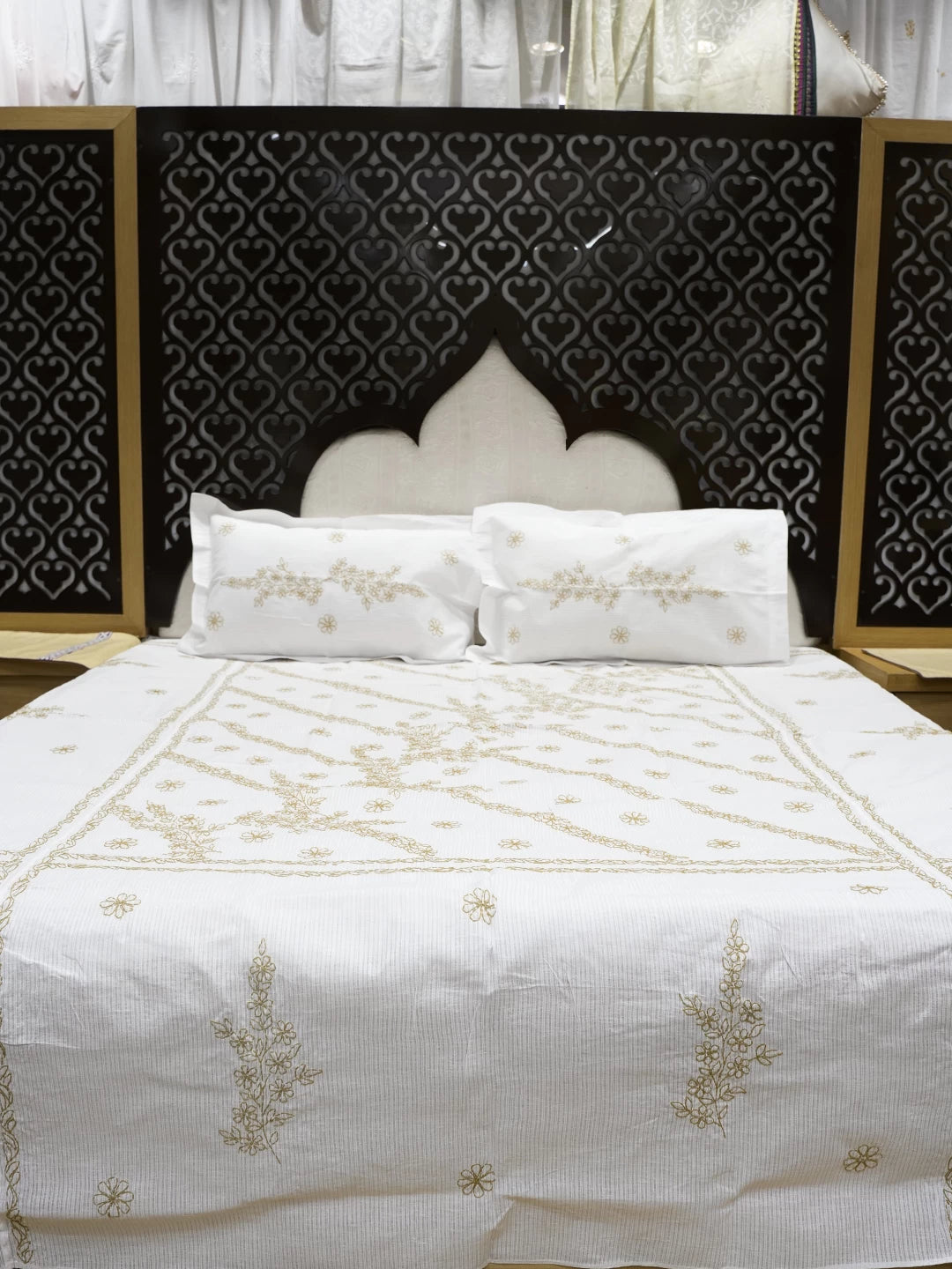 Ada Hand Embroidered White Cotton Lucknowi Chikankari Bed Sheet With Pillow And Cushion Cover Set 01A534138