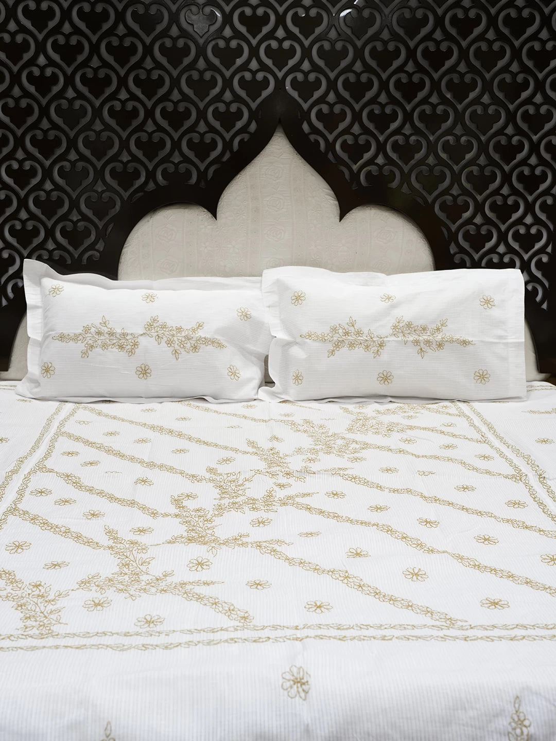 Ada Hand Embroidered White Cotton Lucknowi Chikankari Bed Sheet With Pillow And Cushion Cover Set 01A534138