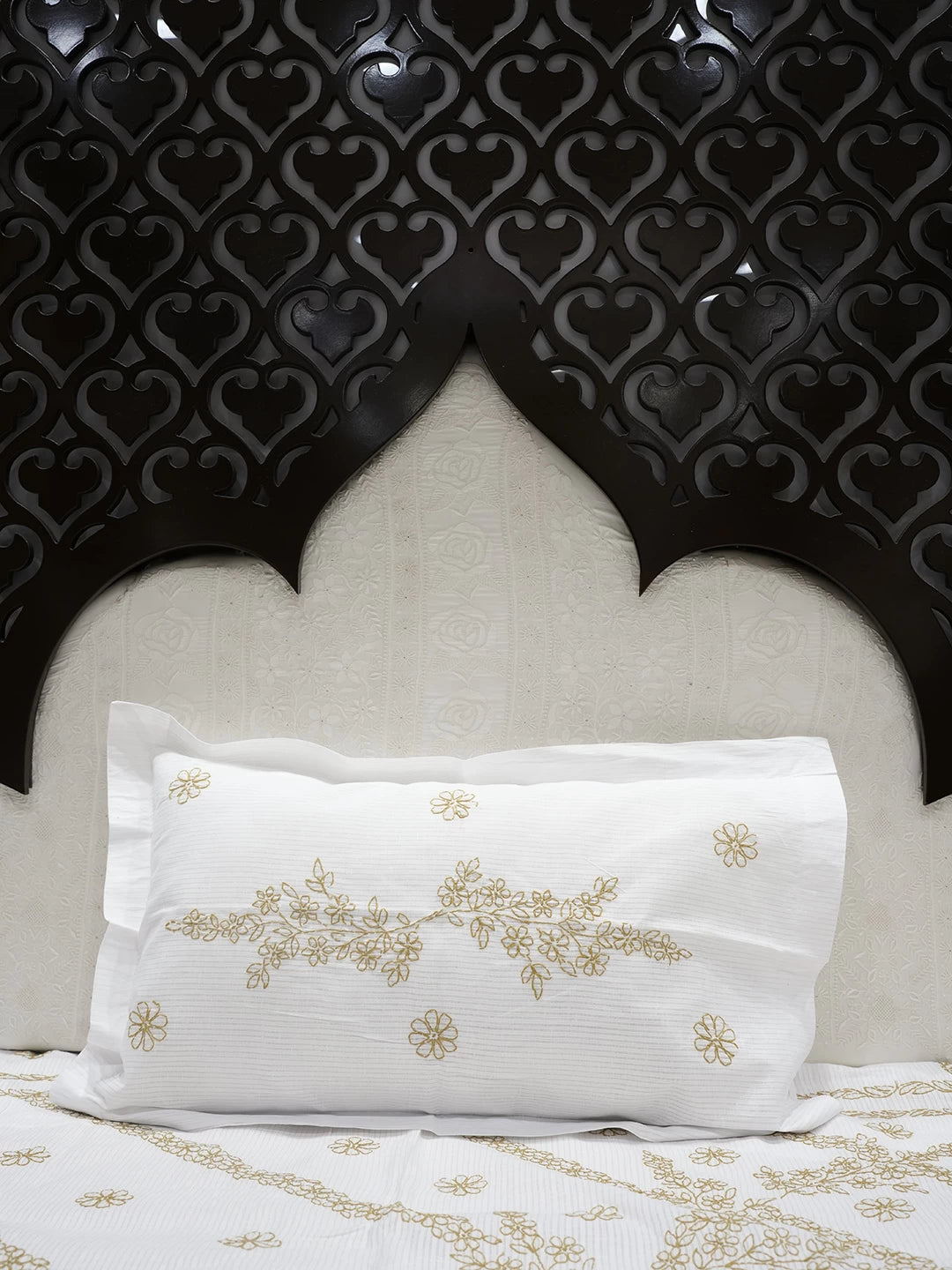 Ada Hand Embroidered White Cotton Lucknowi Chikankari Bed Sheet With Pillow And Cushion Cover Set 01A534138
