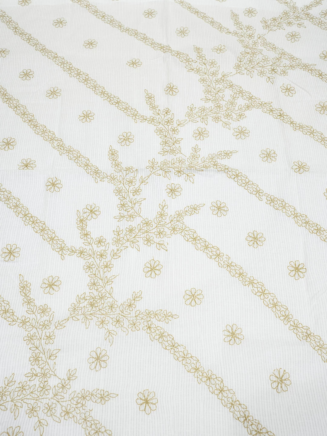 Ada Hand Embroidered White Cotton Lucknowi Chikankari Bed Sheet With Pillow And Cushion Cover Set 01A534138