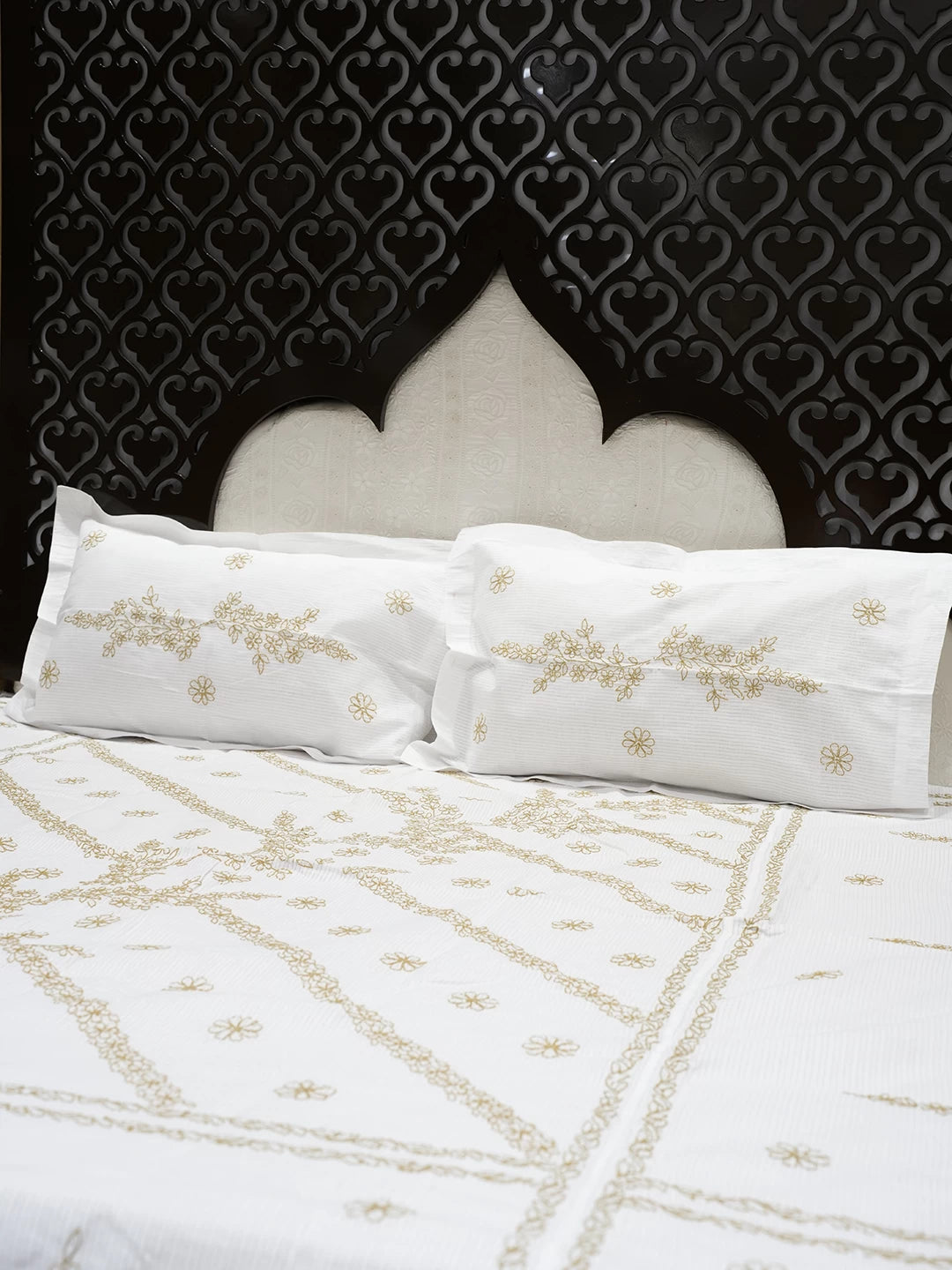 Ada Hand Embroidered White Cotton Lucknowi Chikankari Bed Sheet With Pillow And Cushion Cover Set 01A534138