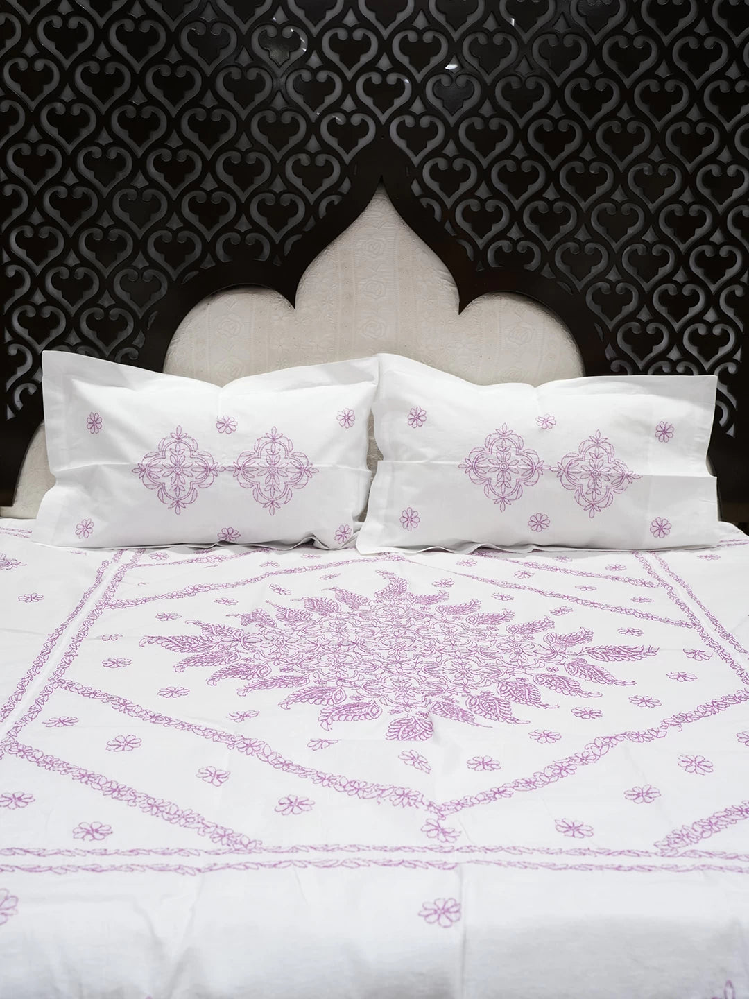 Ada Hand Embroidered White Cotton Lucknowi Chikankari Bed Sheet With Pillow And Cushion Cover Set 01A534141