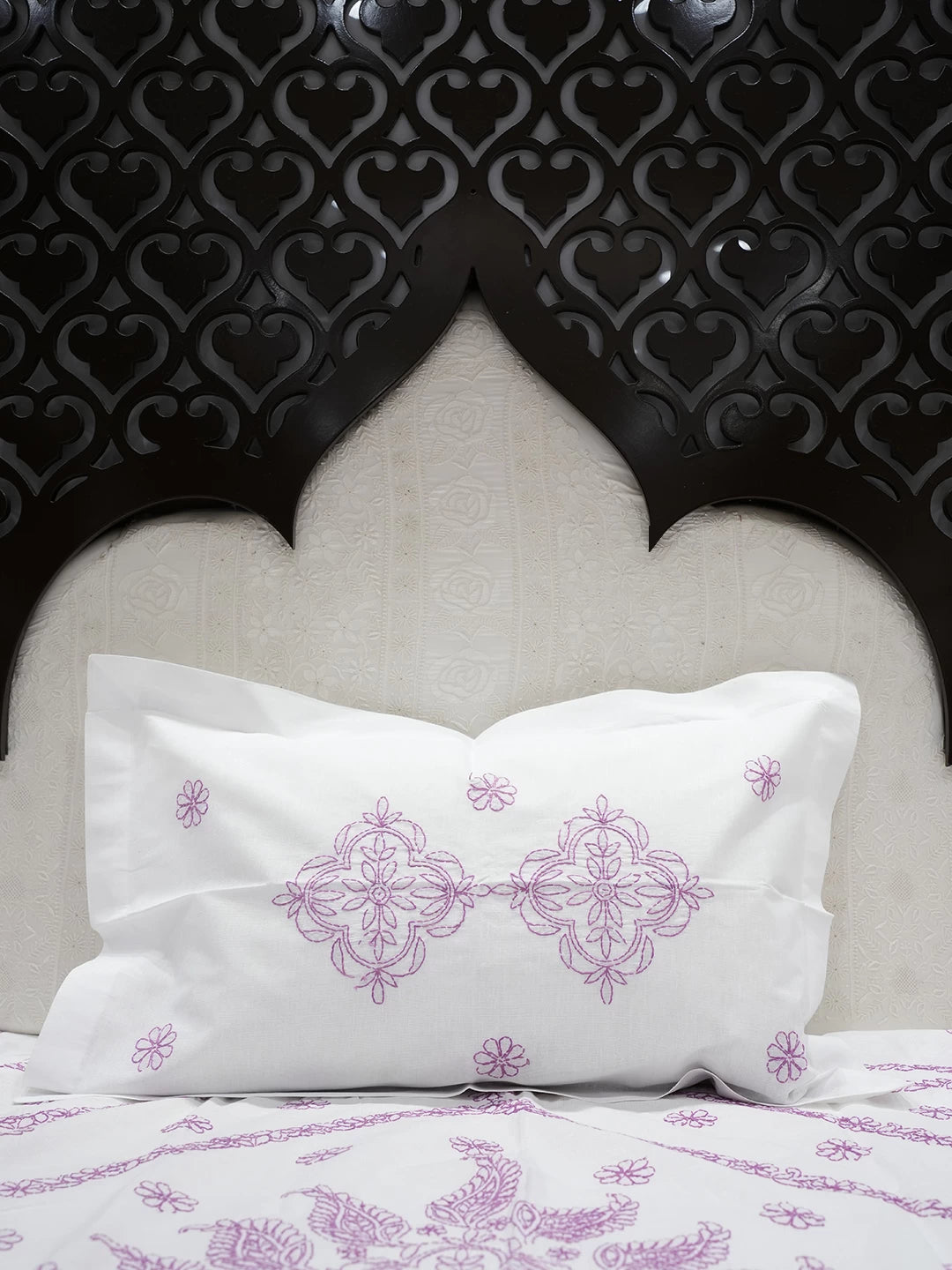 Ada Hand Embroidered White Cotton Lucknowi Chikankari Bed Sheet With Pillow And Cushion Cover Set 01A534141
