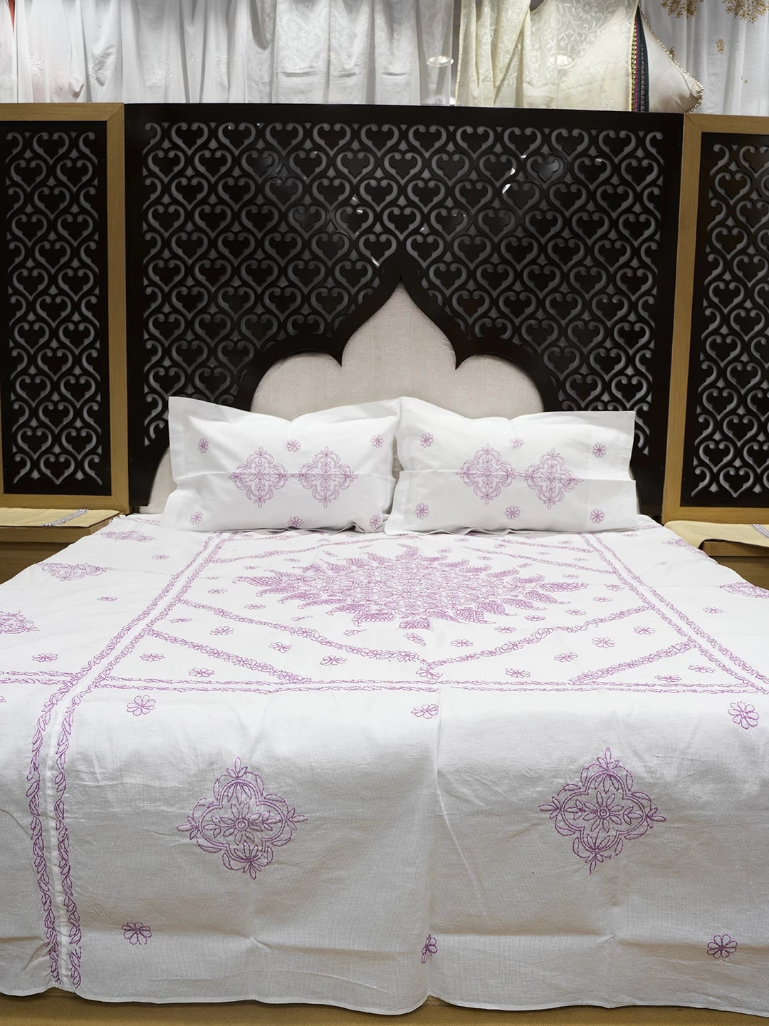 Ada Hand Embroidered White Cotton Lucknowi Chikankari Bed Sheet With Pillow And Cushion Cover Set 01A534141