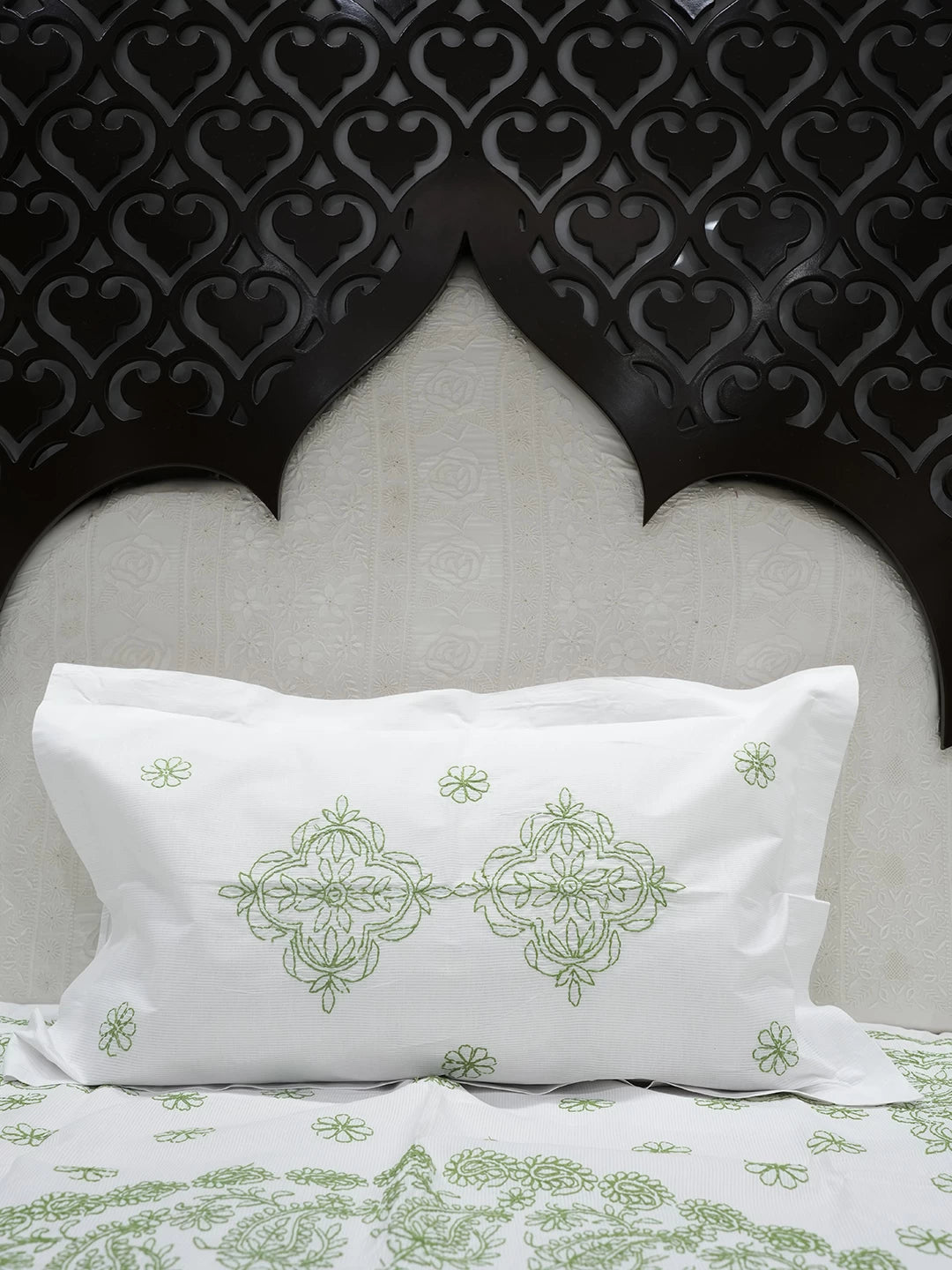 Ada Hand Embroidered White Cotton Lucknowi Chikankari Bed Sheet With Pillow And Cushion Cover Set 01A534139