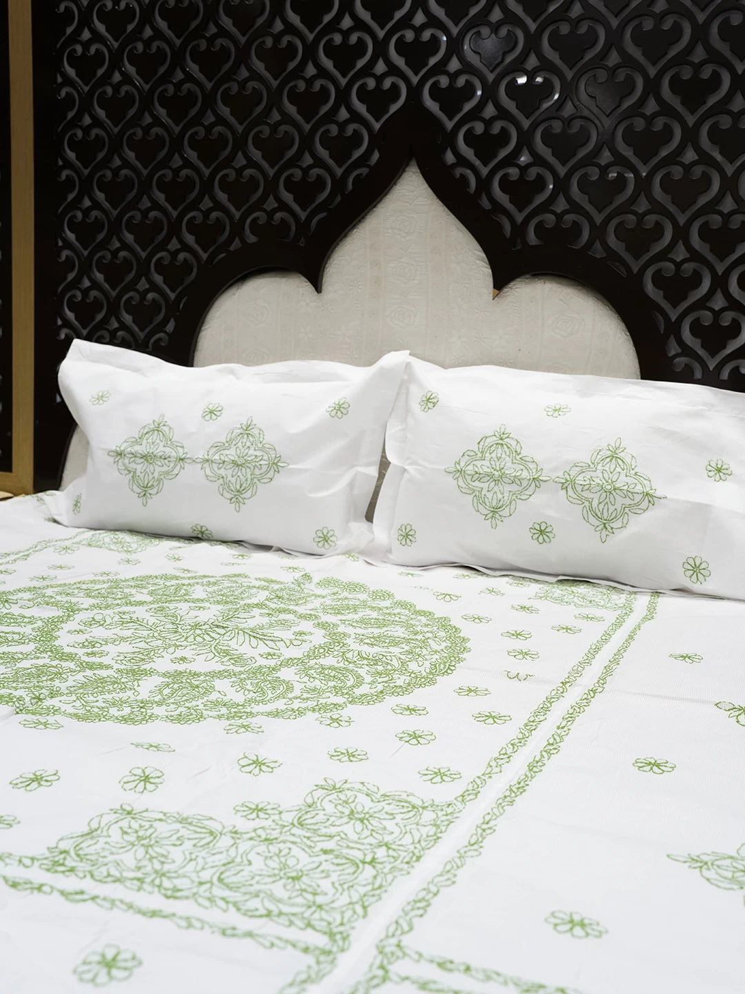 Ada Hand Embroidered White Cotton Lucknowi Chikankari Bed Sheet With Pillow And Cushion Cover Set 01A534139
