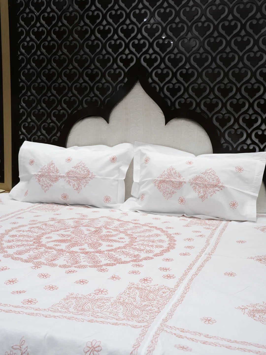 Ada Hand Embroidered White Cotton Lucknowi Chikankari Bed Sheet With Pillow And Cushion Cover Set 01A534143