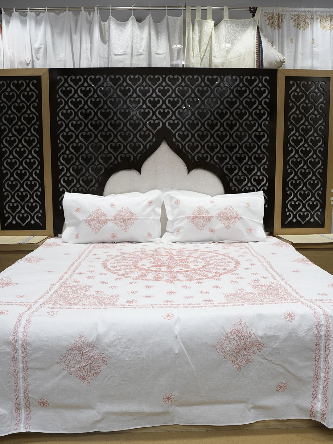 Ada Hand Embroidered White Cotton Lucknowi Chikankari Bed Sheet With Pillow And Cushion Cover Set 01A534143