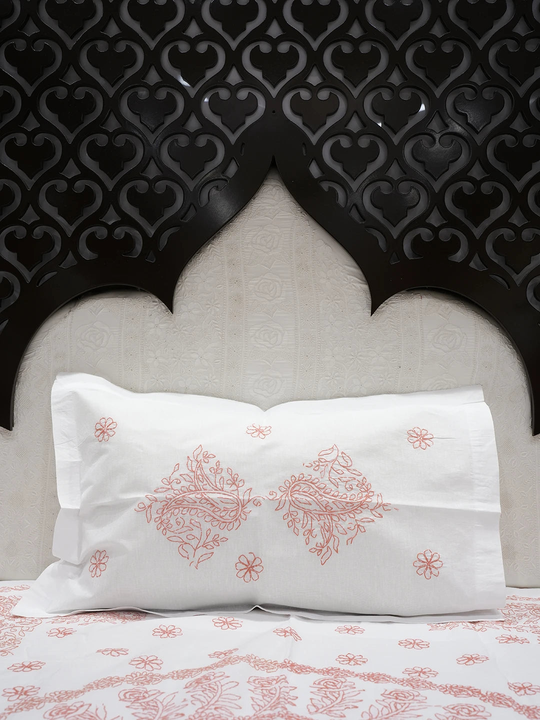 Ada Hand Embroidered White Cotton Lucknowi Chikankari Bed Sheet With Pillow And Cushion Cover Set 01A534143