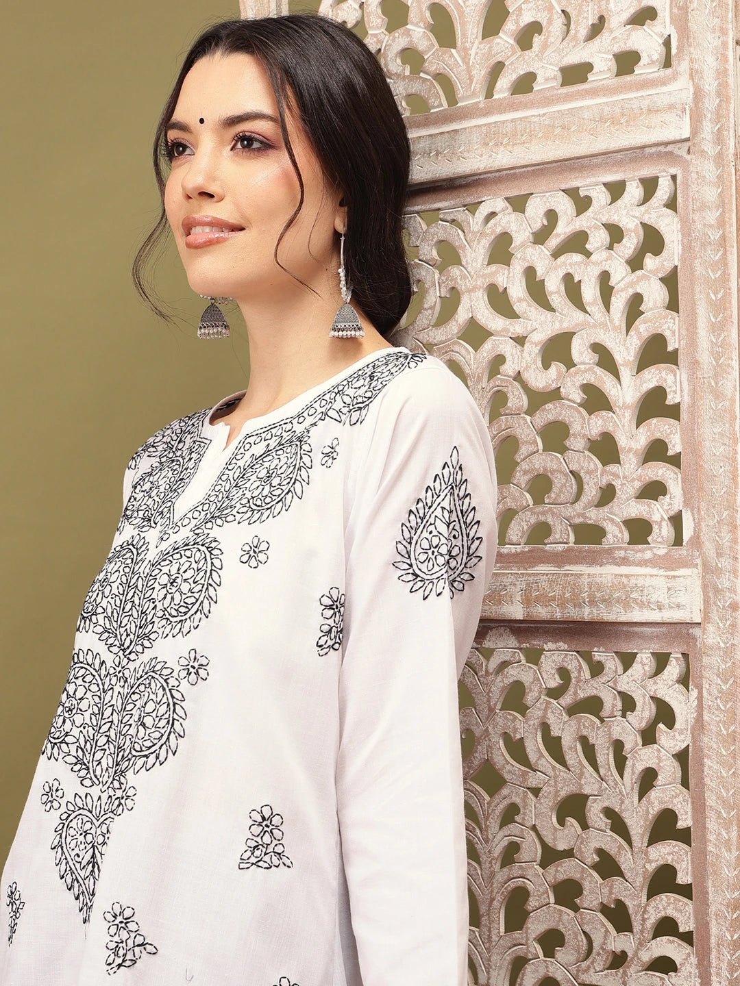 Ada Hand Embroidered White Cotton Lucknowi Chikankari Straight Kurta A411557