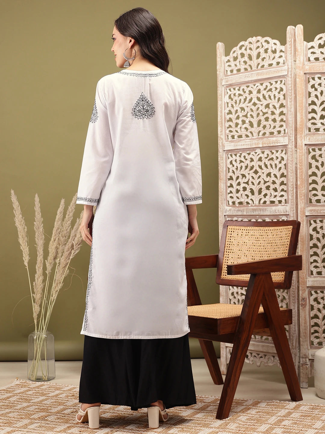 Ada Hand Embroidered White Cotton Lucknowi Chikankari Straight Kurta A411557