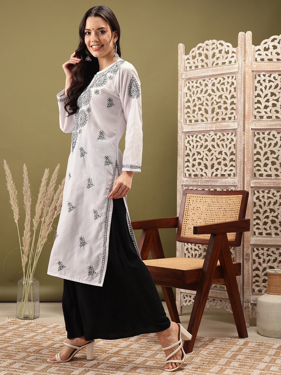 Ada Hand Embroidered White Cotton Lucknowi Chikankari Straight Kurta A411557