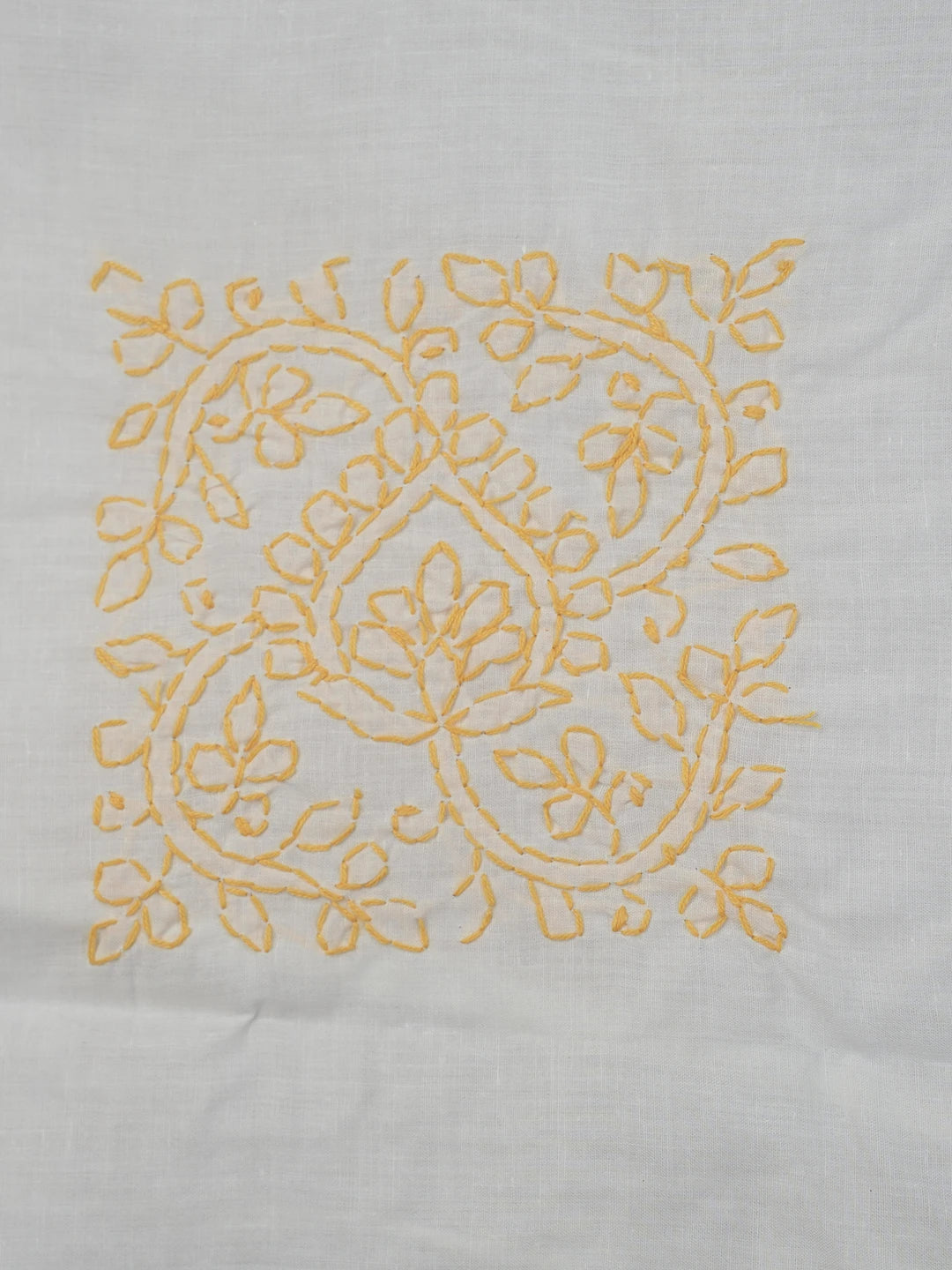 Ada Hand Embroidered White Cotton Lucknowi Chikankari Bed Sheet With Pillow And Cushion Cover Set 01A534784