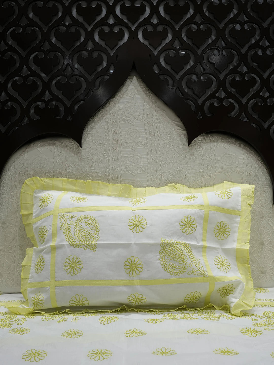 Ada Hand Embroidered White Cotton Lucknowi Chikankari Bed Sheet With Pillow And Cushion Cover Set 01A534782