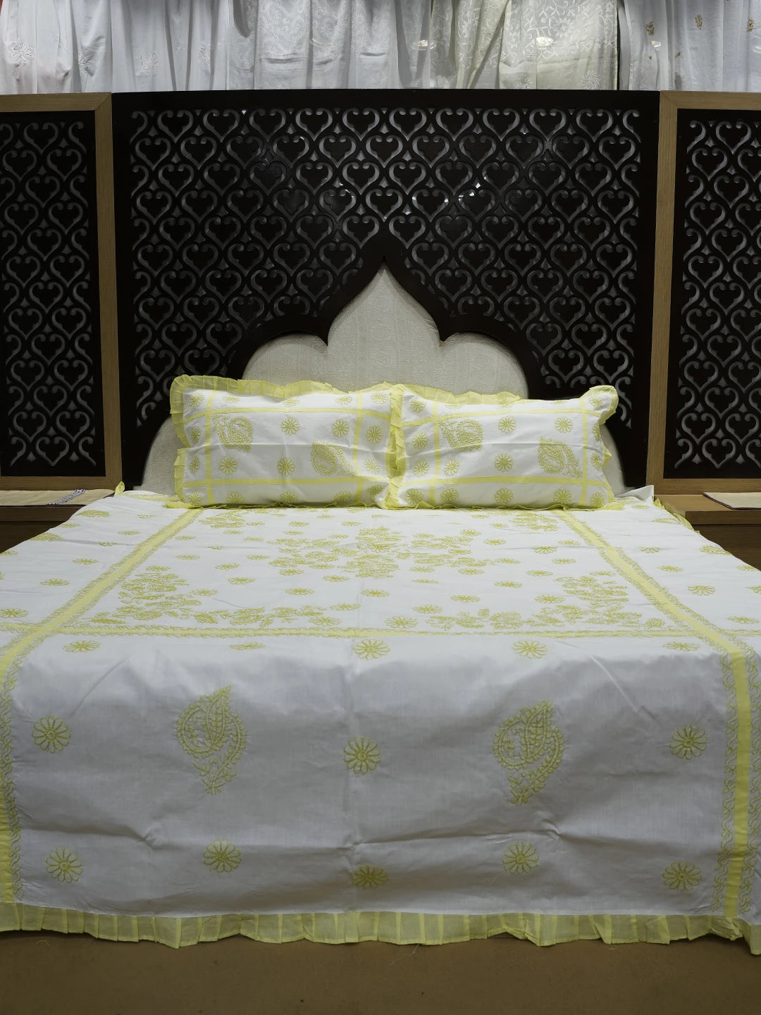 Ada Hand Embroidered White Cotton Lucknowi Chikankari Bed Sheet With Pillow And Cushion Cover Set 01A534782